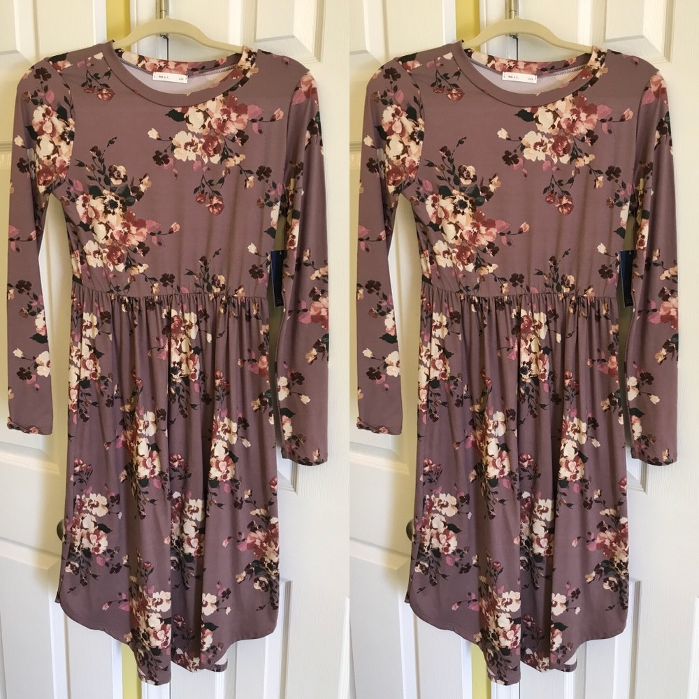 Long sleeved floral dress with pockets! NWT